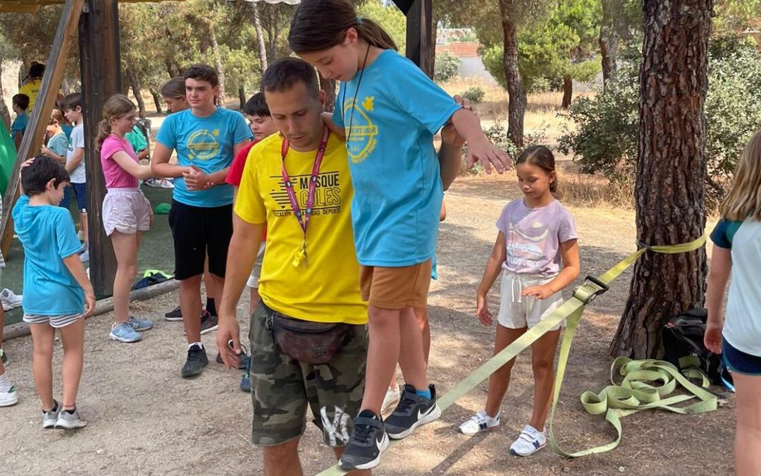 ¿En qué consisten las jornadas de puertas abiertas de un campamento de verano?